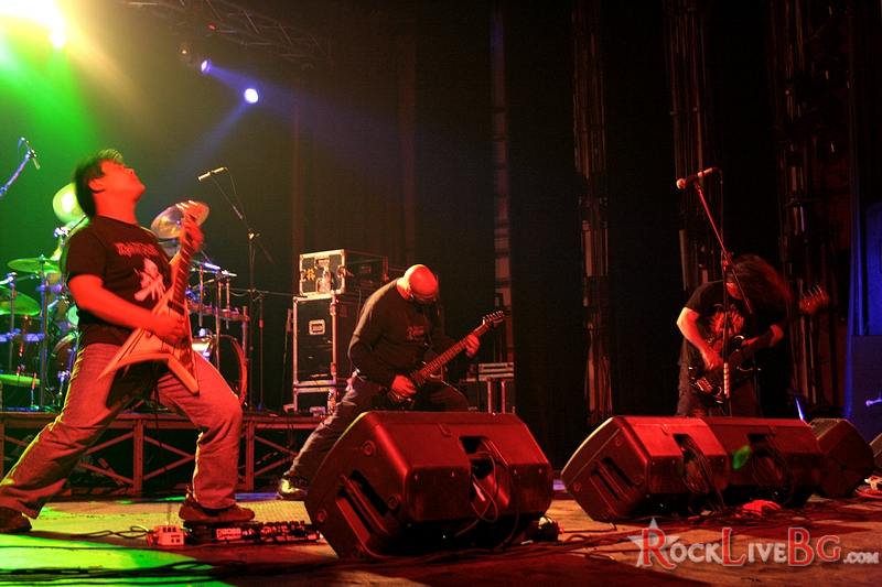 vital remains015